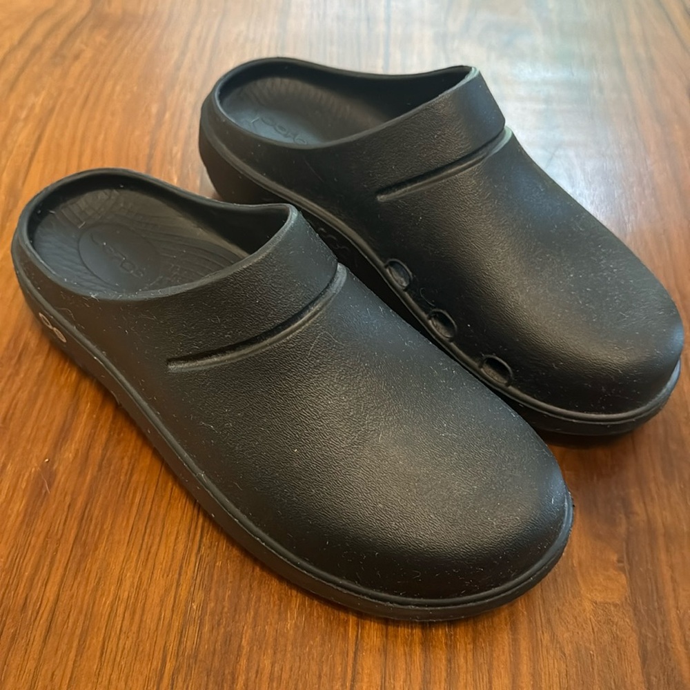 Black Oofos Clogs size 8 womens